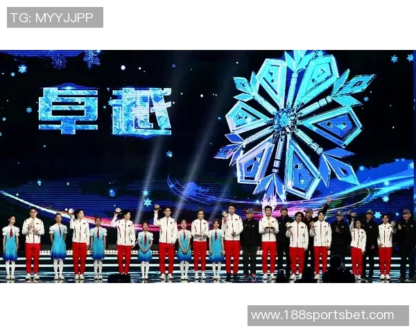 2025铁人荣耀时刻全队齐心协力捧杯共庆冠军荣耀之夜